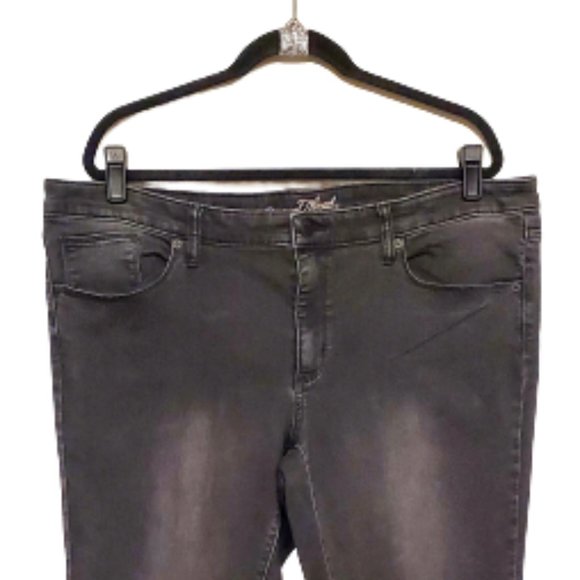 Universal Thread Women's Plus Size Mid-Rise Skinny Jeans. Size 18/34R - Picture 5 of 5